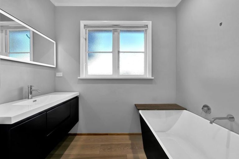 Photo of property in 402 South Road, Hawera, 4674