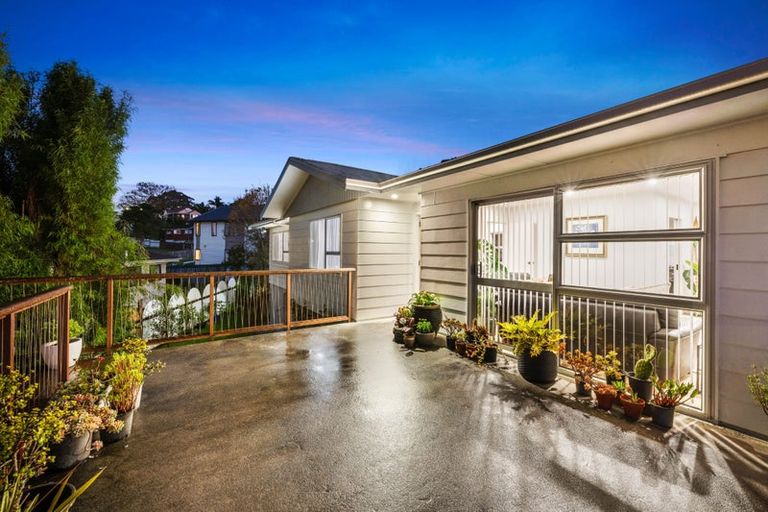 Photo of property in 24 Beauchamp Drive, Massey, Auckland, 0614