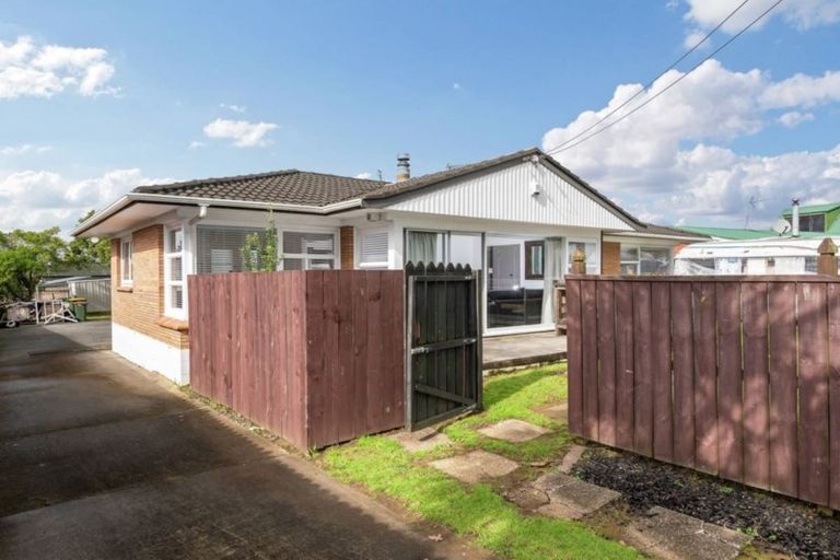 Photo of property in 100 Botany Road, Botany Downs, Auckland, 2010