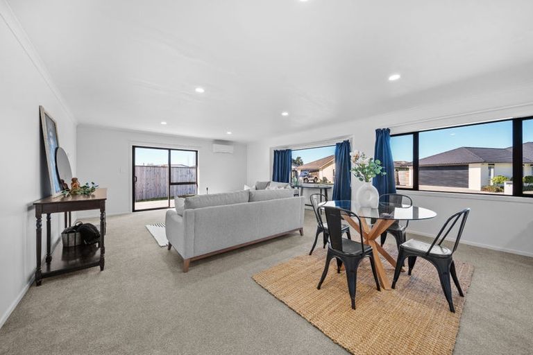 Photo of property in 1 Molesworth Street, Carterton, 5713