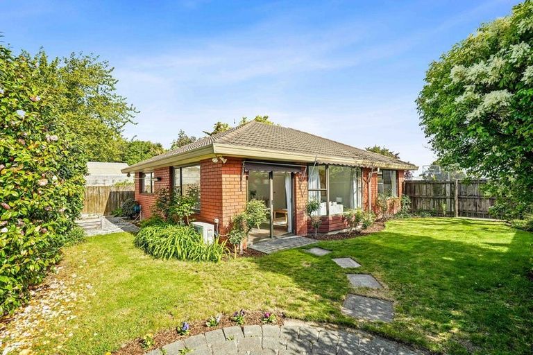Photo of property in 2/302a Ilam Road, Burnside, Christchurch, 8053