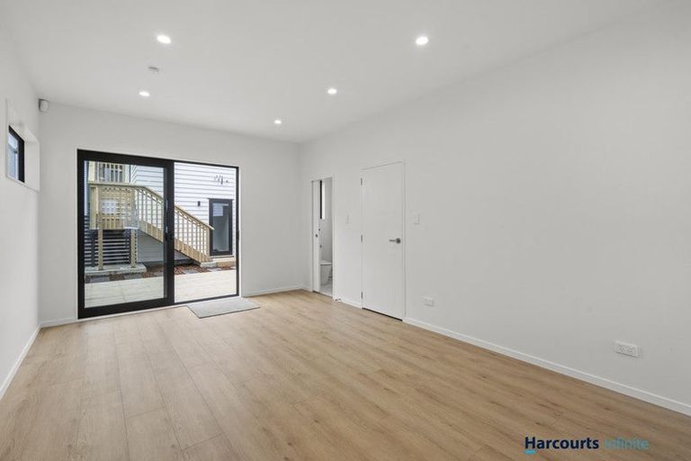 Photo of property in 32 Whare Kauri Road, Papakura, 2110