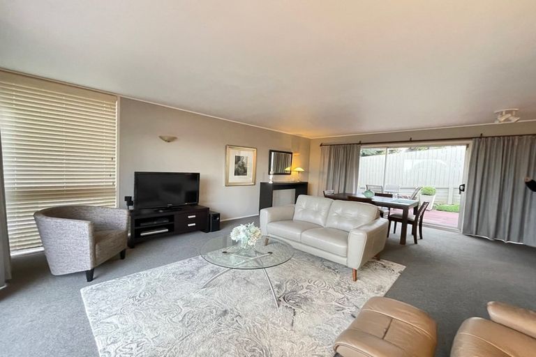 Photo of property in 2/11 Parr Terrace, Castor Bay, Auckland, 0620