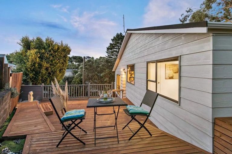 Photo of property in 1/595 Glenfield Road, Totara Vale, Auckland, 0629