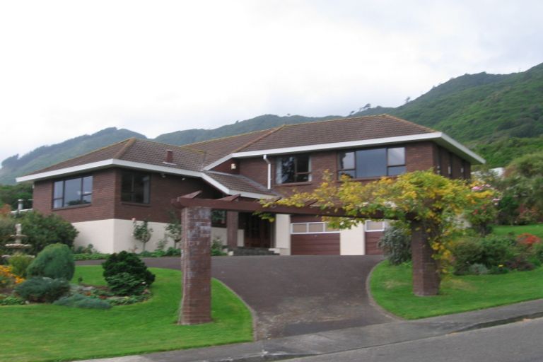 Photo of property in 1-3 Amokura Street, Waikanae, 5036