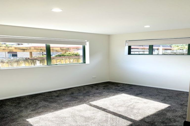 Photo of property in 11 San Ambrosio Rise, Henderson, Auckland, 0612