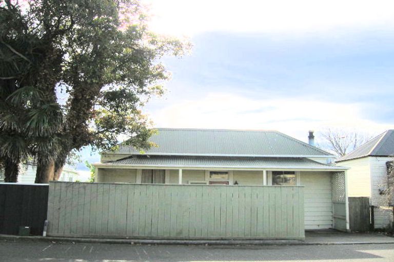 Photo of property in 37 Napier Terrace, Hospital Hill, Napier, 4110