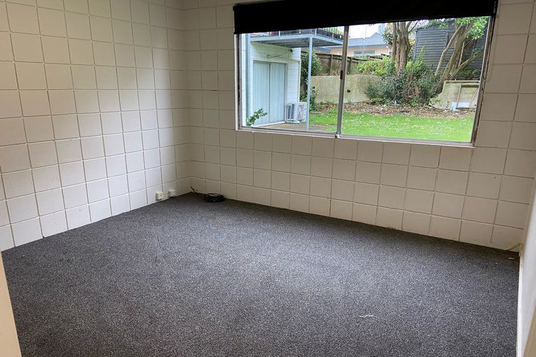 Photo of property in 17 Woodbine Avenue, Greenlane, Auckland, 1051