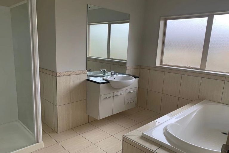 Photo of property in 41 Speyside Crescent, Flat Bush, Auckland, 2016