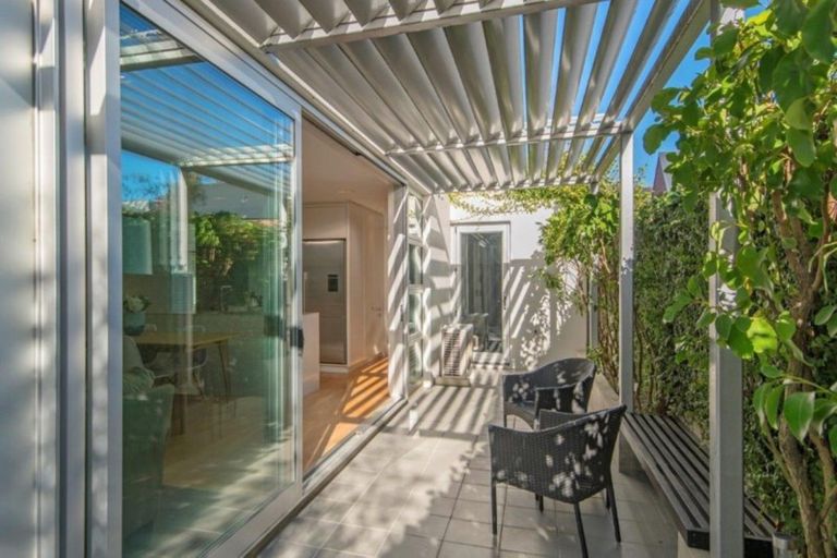 Photo of property in 2/184 Peterborough Street, Christchurch Central, Christchurch, 8013