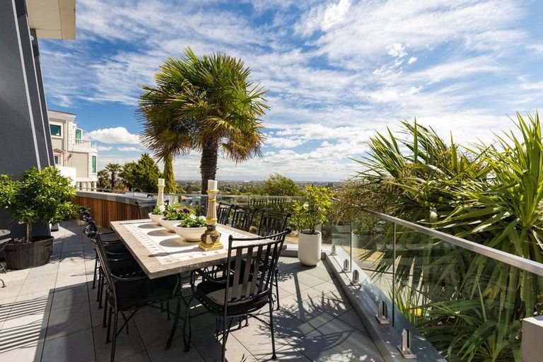 Photo of property in 26 Overdale Drive, Cashmere, Christchurch, 8022