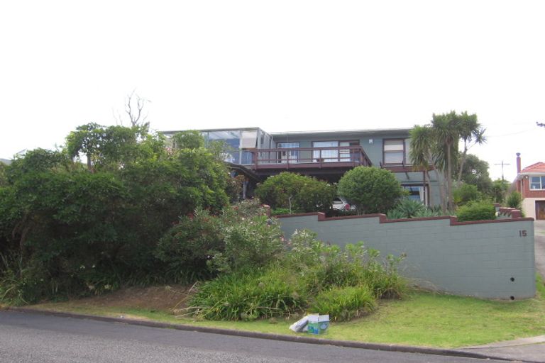Photo of property in 15 Commodore Parry Road, Castor Bay, Auckland, 0620