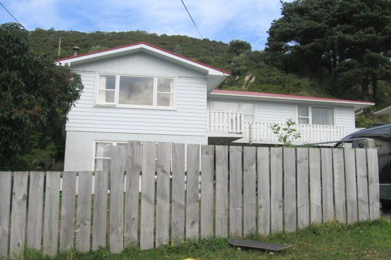 Photo of property in 33 Ahuriri Street, Strathmore Park, Wellington, 6022