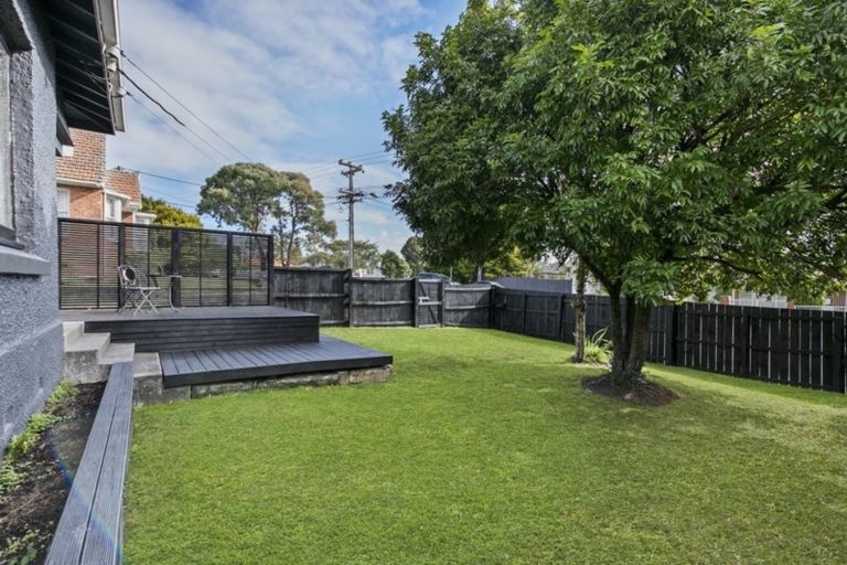 Photo of property in 142 Titirangi Road, New Lynn, Auckland, 0600