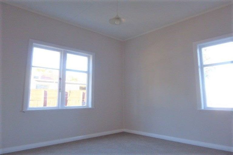 Photo of property in 33 Pirie Crescent, Moera, Lower Hutt, 5010