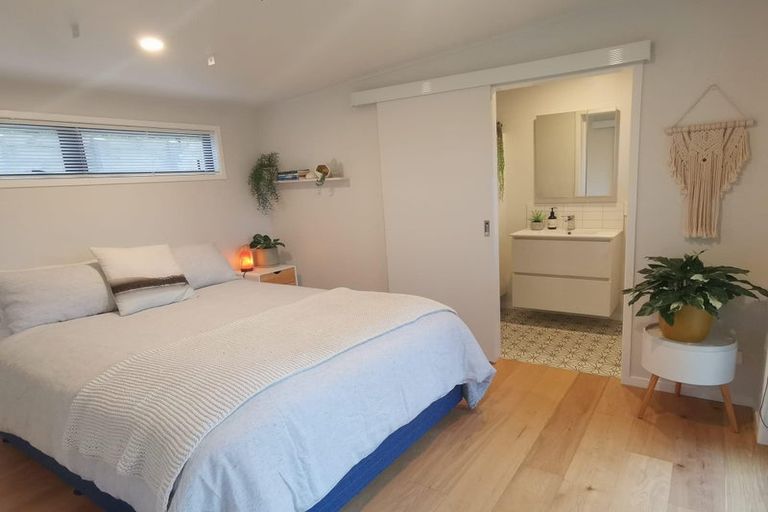 Photo of property in 56 Valley View Road, Glenfield, Auckland, 0629