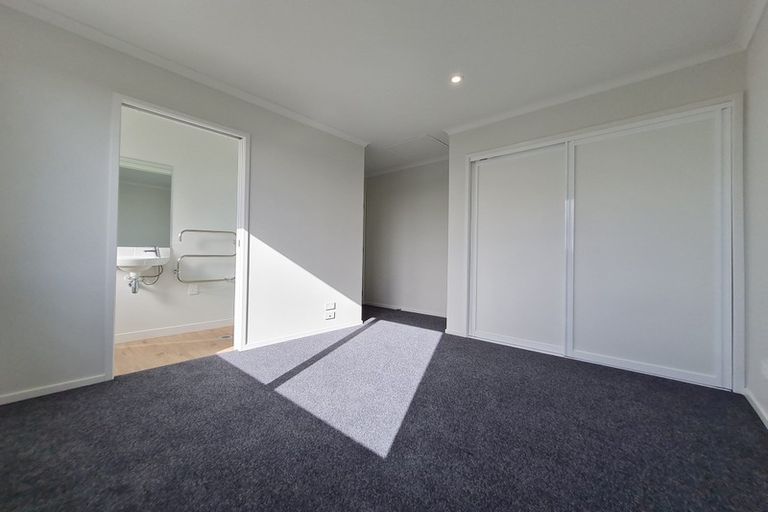 Photo of property in 8/5 Peachgrove Road, Te Atatu Peninsula, Auckland, 0610