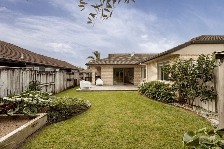 Photo of property in 14 Grabella Place, Papamoa Beach, Papamoa, 3118