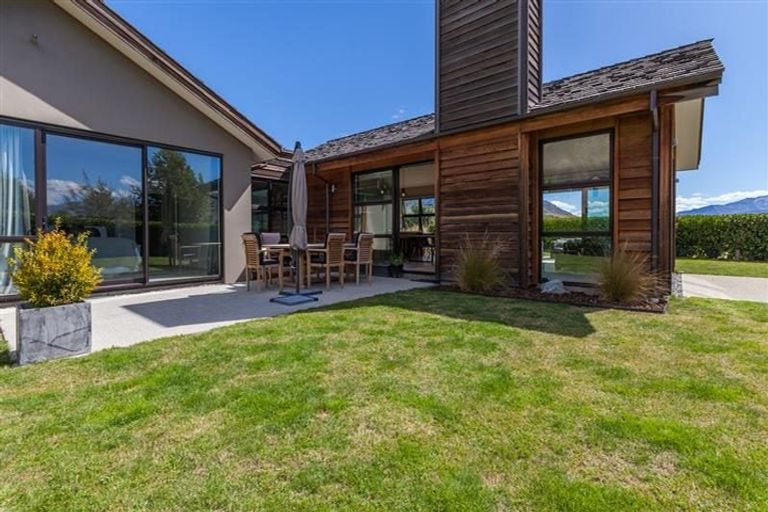 Photo of property in 10 Jackby Court, Jacks Point, Queenstown, 9371