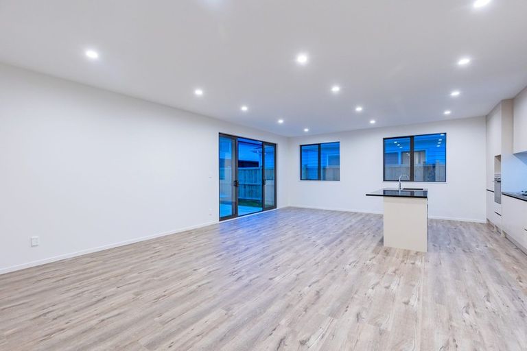 Photo of property in 7 Ropere Street, Kumeu, 0810