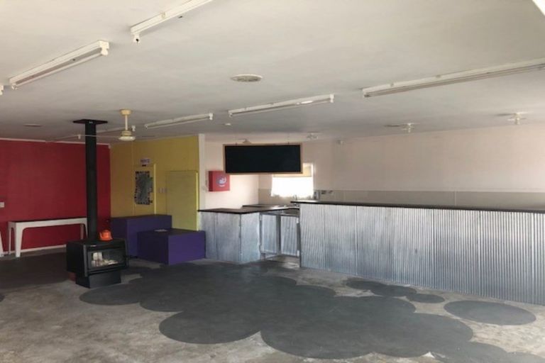 Photo of property in 32 State Highway 1, Foxton, 4814