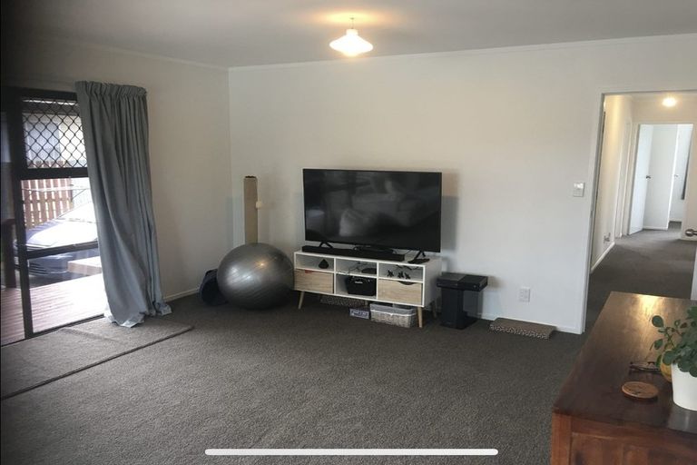 Photo of property in 23 Lane Road, Weymouth, Auckland, 2103