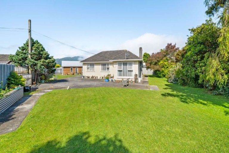 Photo of property in 29 Ruthven Road, Wainuiomata, Lower Hutt, 5014