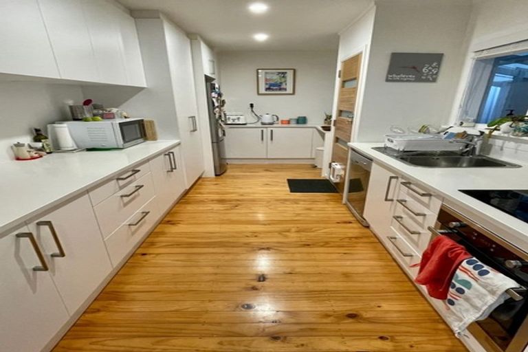 Photo of property in 35 Drome View Place, Beach Haven, Auckland, 0626