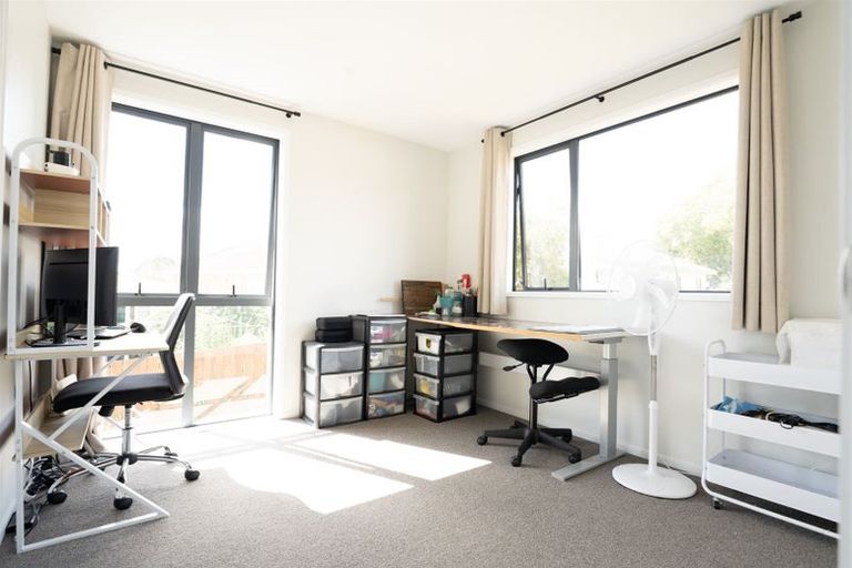 Photo of property in 42e View Road, Henderson, Auckland, 0612