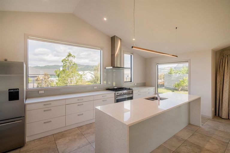 Photo of property in 1 Topping Place, Whitianga, 3510