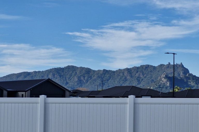 Photo of property in 113 Kaurinui Crescent, One Tree Point, 0118