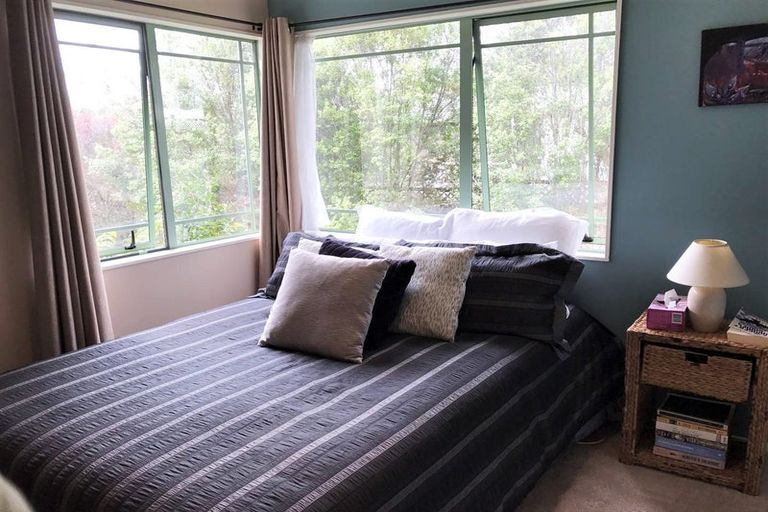 Photo of property in 41 Unsworth Drive, Unsworth Heights, Auckland, 0632