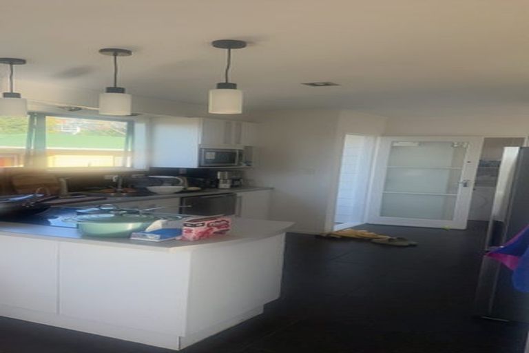 Photo of property in 22 Jenanne Place, Totara Vale, Auckland, 0629