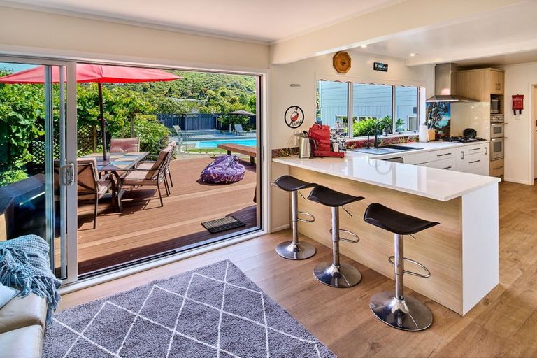 Photo of property in 7 Tui Terrace, Tawa, Wellington, 5028