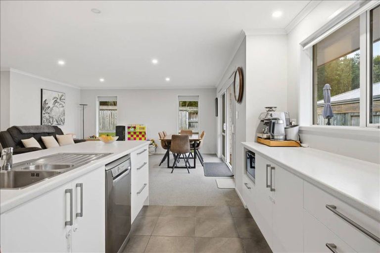 Photo of property in 292 Lakes Boulevard, Pyes Pa, Tauranga, 3112