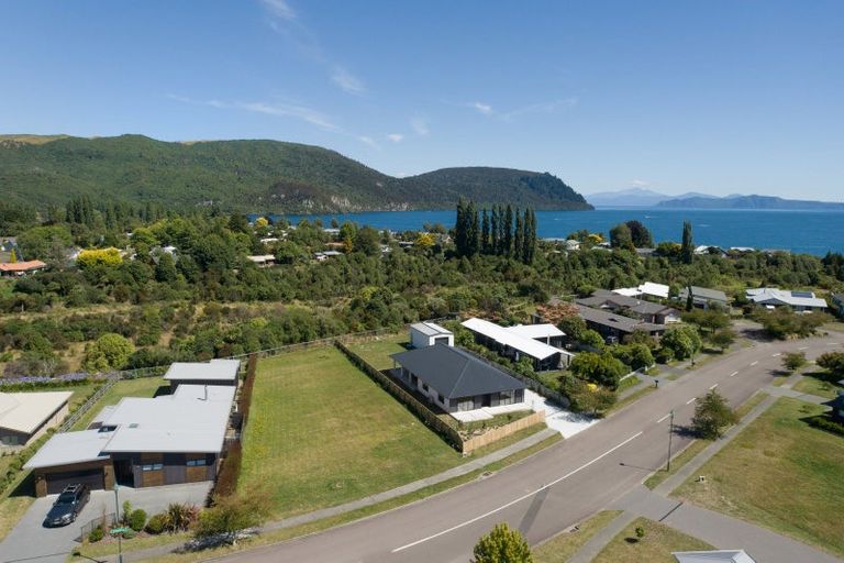 Photo of property in 135 Lisland Drive, Kinloch, Taupo, 3377