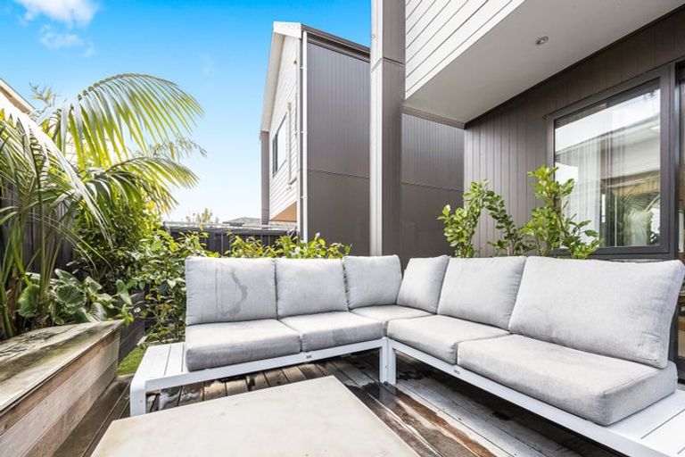 Photo of property in 14b Kelwyn Road, Kelston, Auckland, 0602