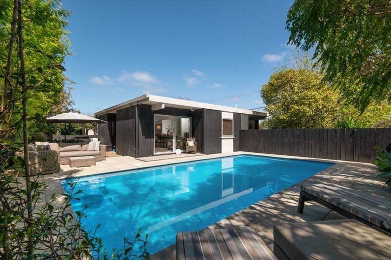 Photo of property in 473 Beach Road, Murrays Bay, Auckland, 0630