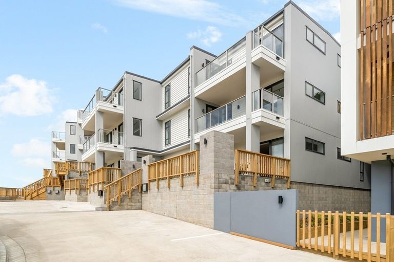 Photo of property in 2/67 Tiketike Way, Brooklyn, Wellington, 6021