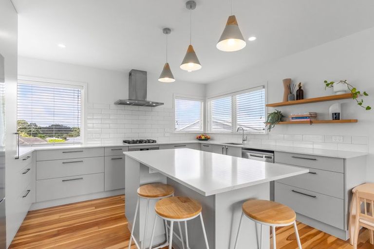 Photo of property in 15 Roberts Road, Glenfield, Auckland, 0629