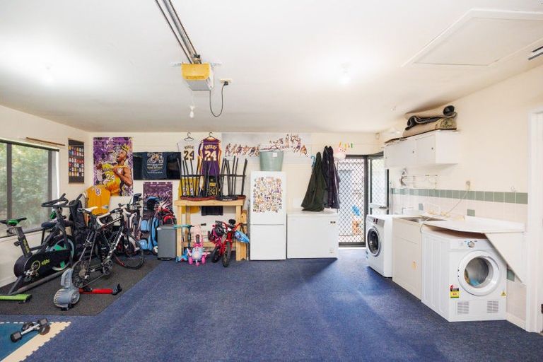 Photo of property in 127 Summerhill Drive, Fitzherbert, Palmerston North, 4410