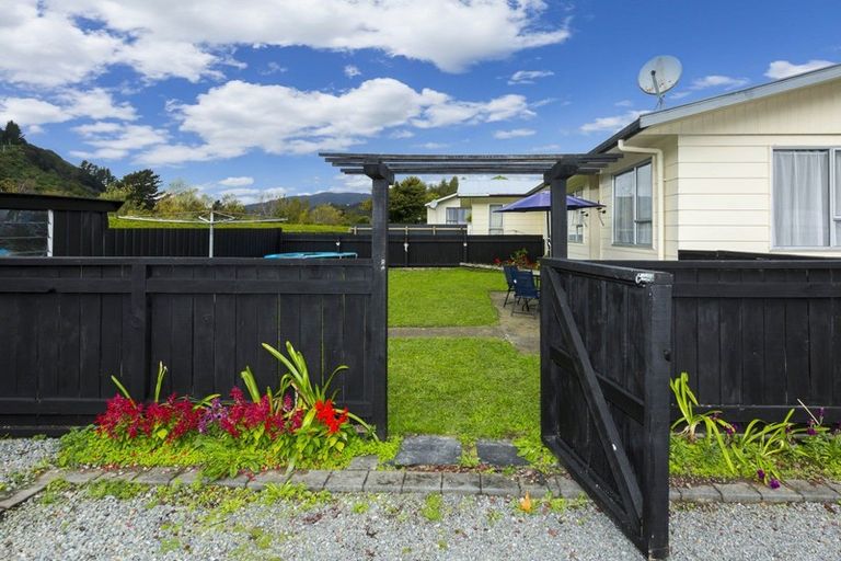 Photo of property in 11b Gemstone Drive, Birchville, Upper Hutt, 5018