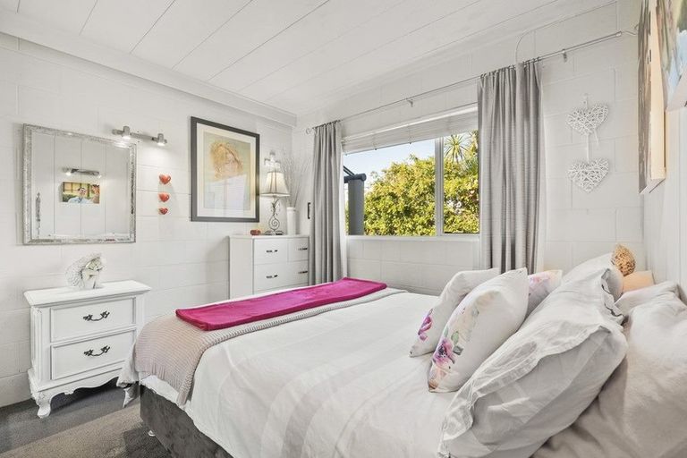 Photo of property in 7/18 Parr Terrace, Castor Bay, Auckland, 0620