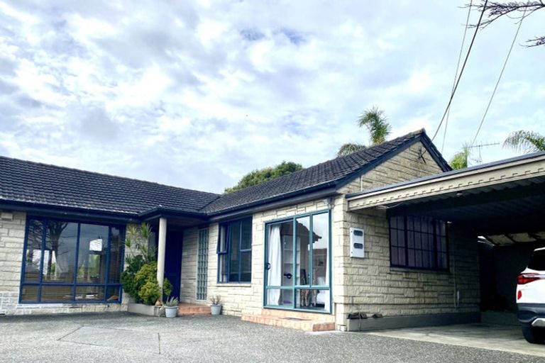 Photo of property in 473 East Coast Road, Murrays Bay, Auckland, 0630