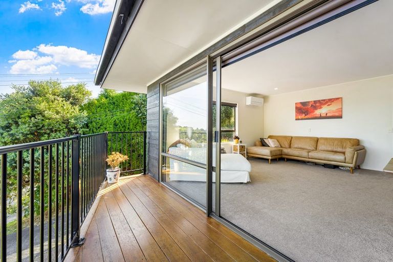 Photo of property in 26b Wade River Road, Stanmore Bay, Whangaparaoa, 0932