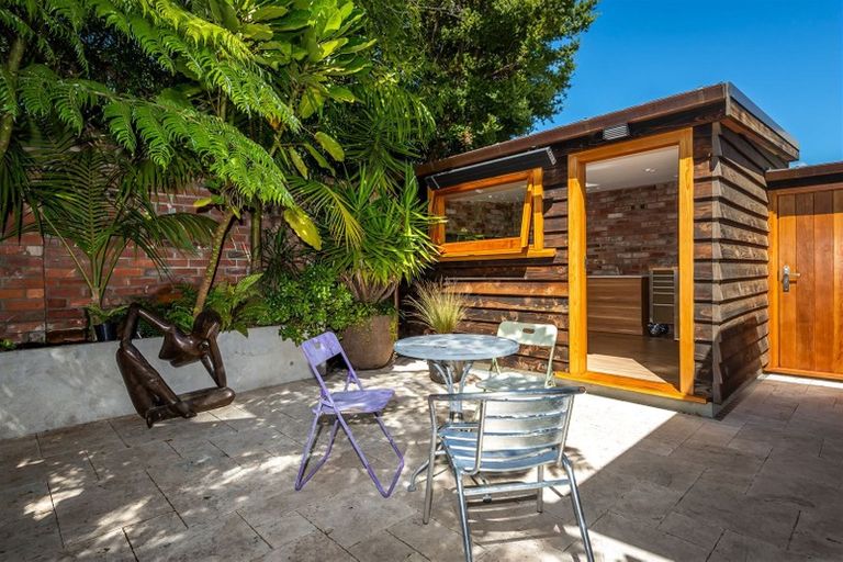 Photo of property in 404 Montreal Street, Christchurch Central, Christchurch, 8013