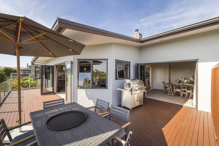 Photo of property in 51 Ruapehu Drive, Fitzherbert, Palmerston North, 4410