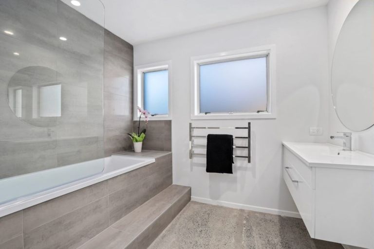 Photo of property in 35 Marnane Terrace, St Andrews, Hamilton, 3200