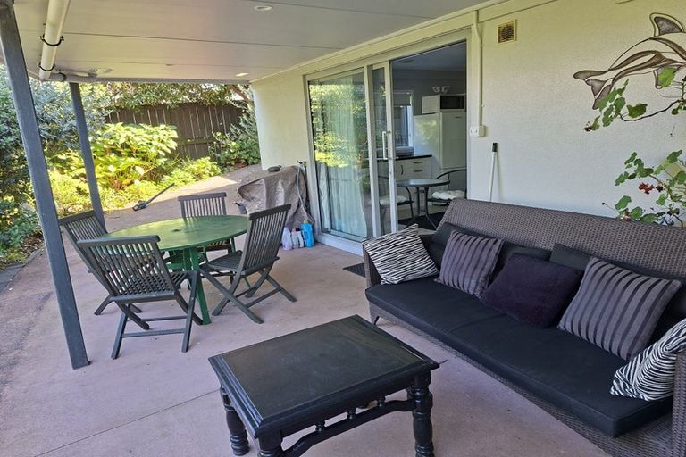 Photo of property in 2/31 Hyde Road, Rothesay Bay, Auckland, 0630