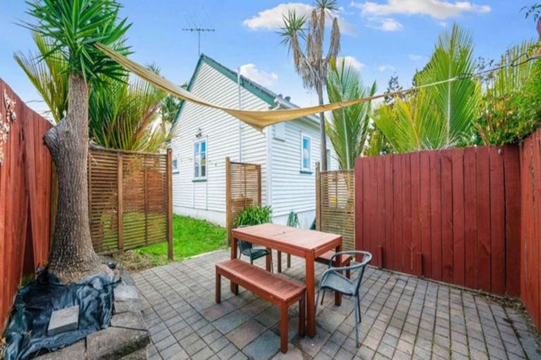 Photo of property in 1/35 Halver Road, Hillpark, Auckland, 2102